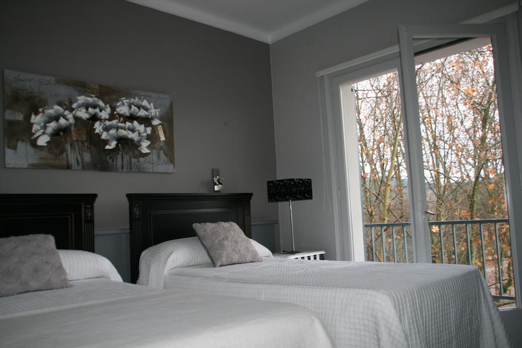 Hotel L'Ast Banyoles Extérieur photo