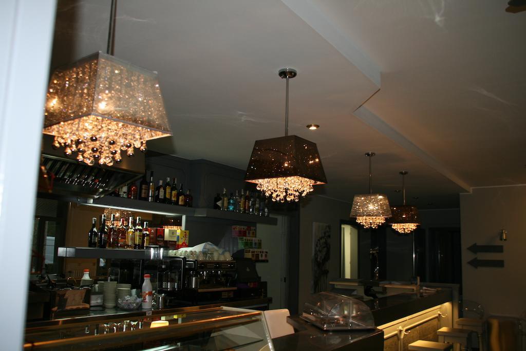 Hotel L'Ast Banyoles Extérieur photo